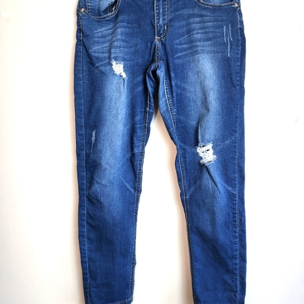 GOGO Star Ankle Distressed Dark Wash Women's Jeans Size 13
